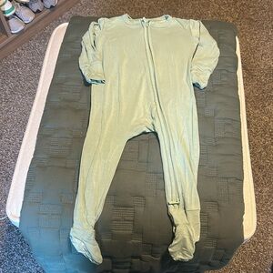 GUC minor pilling Posh Peanut Sleeper size 3-6 month